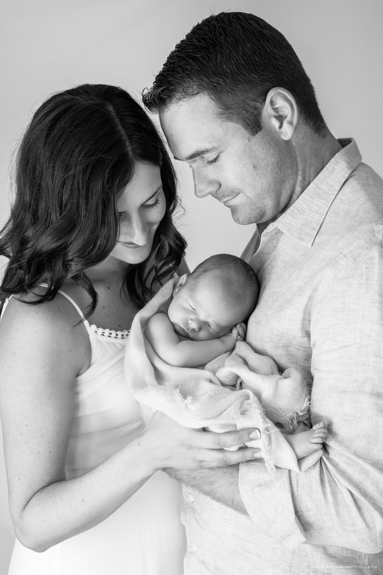 Black and White Photo of Parents and Newborn | Natural Newborn Photography in the Bay Area | Bethany Mattioli Photography