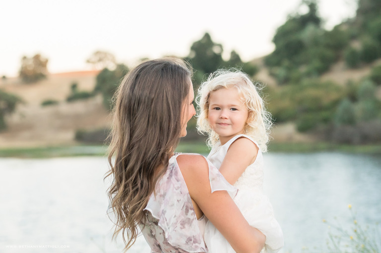 Mother and Daughter by Lake in Northern California | Bay Area Family Photographer | Bethany Mattioli Photography